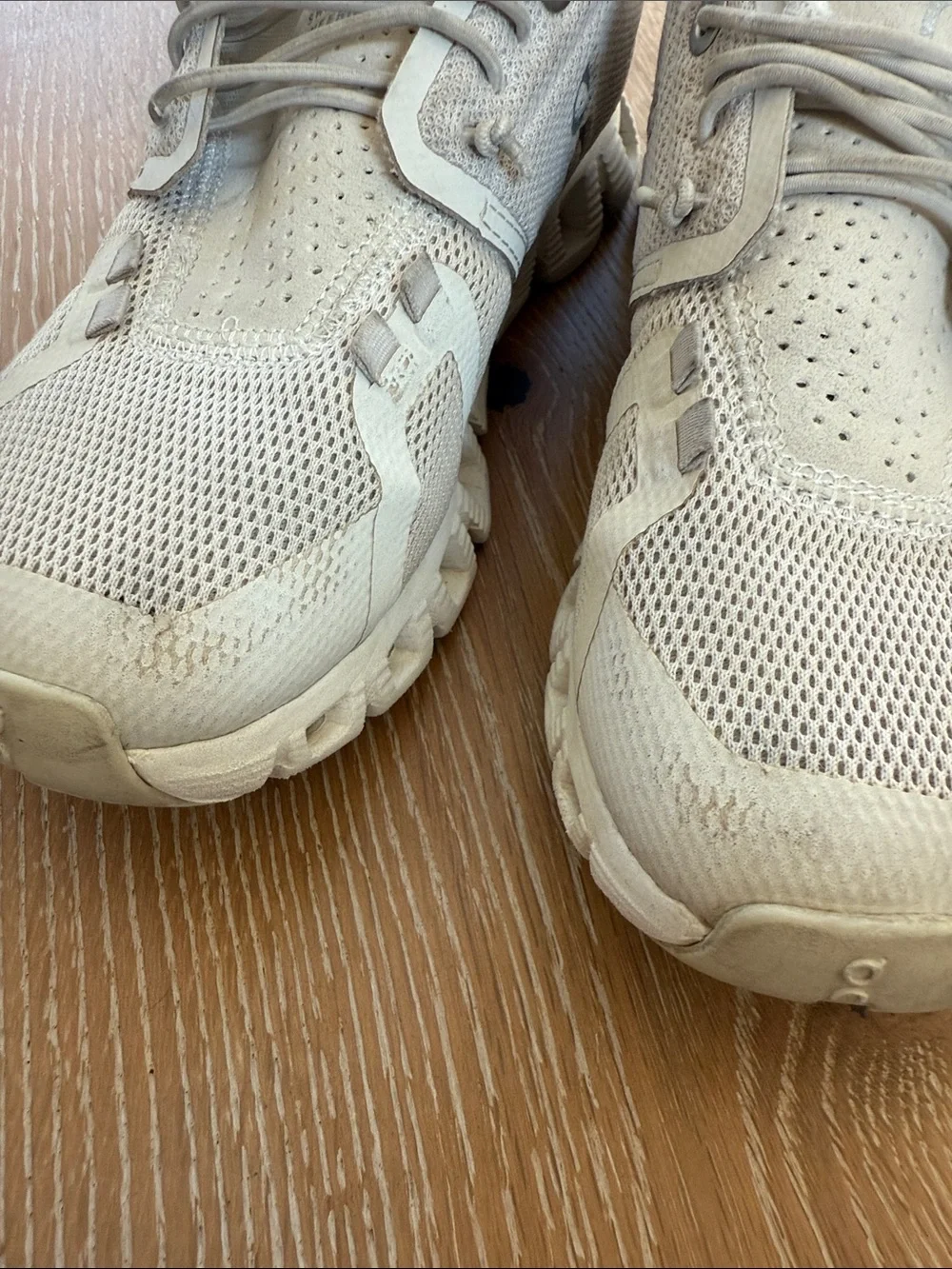 On Running light beige